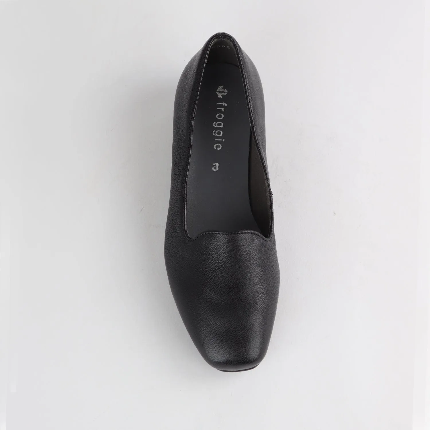 Slipper Cut Pump in Black - 12467