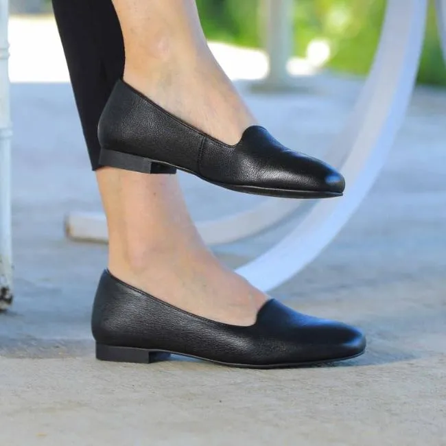 Slipper Cut Pump in Black - 12467